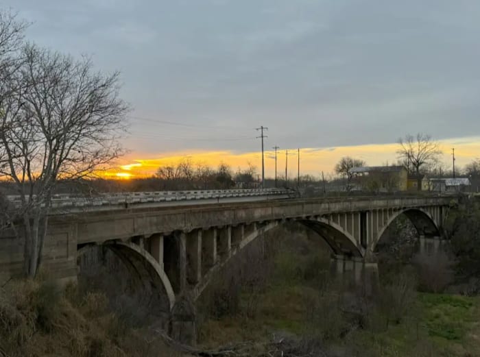 114 jaar van de Medina River Bridge vieren