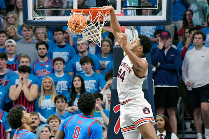 Auburn, Duke blijft 1-2 bovenop de laatste AP Top 25; Maryland springt de eerste keer binnen sinds 2023