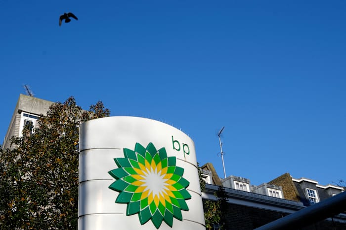 BP om de uitgaven voor netto nul ventures te verlagen omdat het zich weer op olie en gas richt