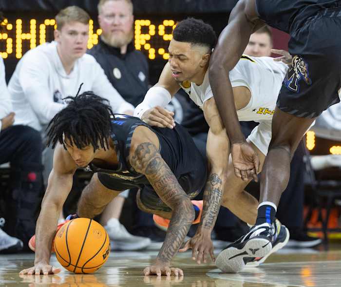 Ballard leidt Wichita State naar 84-79 ot overwinning op nr. 14 Memphis
