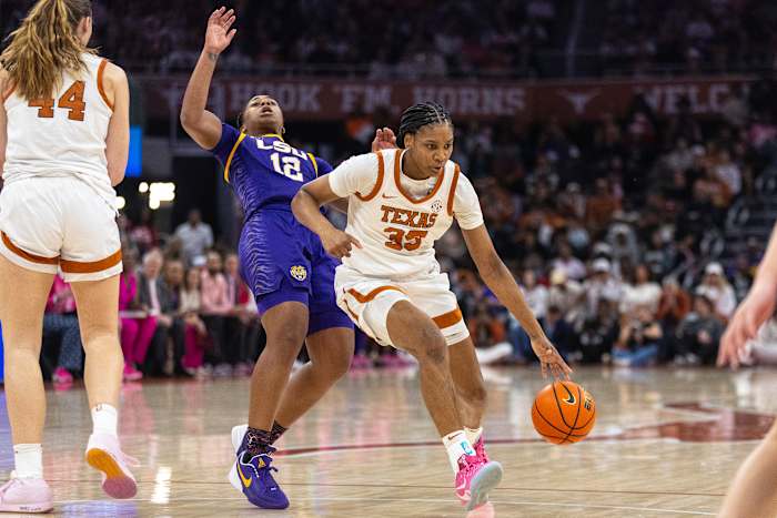 Booker en nr. 3 Texas Rally van Slechte schietpartijen Start tot verslaan nr. 5 LSU 65-58