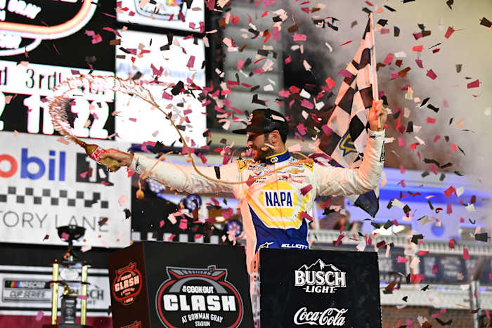 Chase Elliott wint Clash bij Bowman Gray en geeft bezienswaardigheden bij het volgen ervan met Daytona 500 overwinning