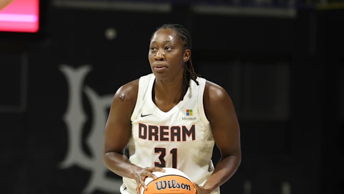 Connecticut Sun brengt Tina Charles een decennium na het ruilen terug naar de franchise