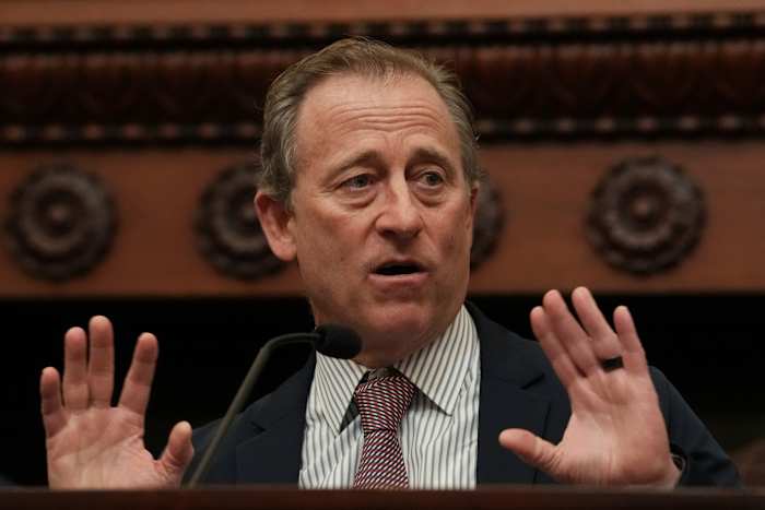 Controlerende eigenaar Josh Harris zegt dat de naam van de commandanten van Washington niet verandert