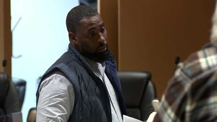 Controversiële comeback: Kirby City Council Rehires voormalig stadsmanager