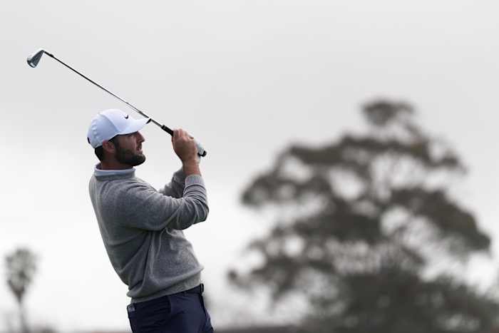 Davis Thompson leidt met 1 over Scottie Scheffler met Rory McIlroy op de loer op Torrey Pines