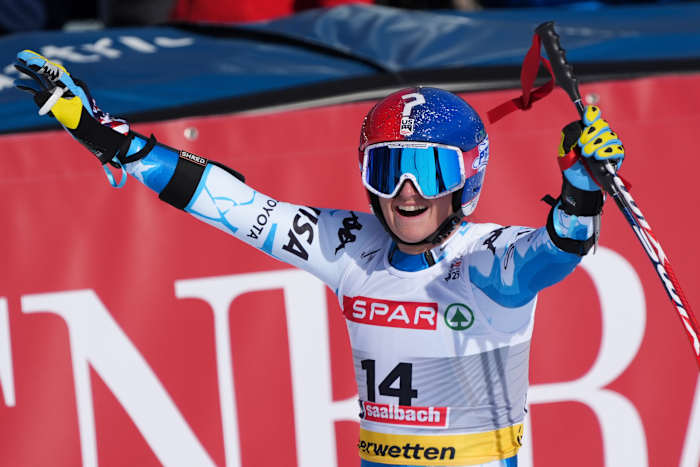 De Amerikaanse skiër Lauren Macuga pronkt met haar 'rare dansbewegingen' om brons te vieren in het debuut van werelden