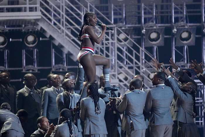 De Grammy had een paar verrassingen in de mouwen. Hier zijn enkele belangrijke momenten van de show