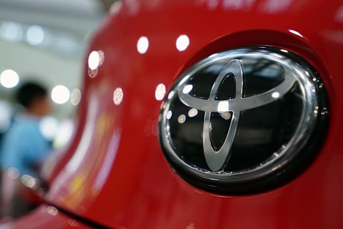 De Japanse Toyota kondigt EV en batterij -duw in China en de VS aan, als zijn kwartaalwinststieken