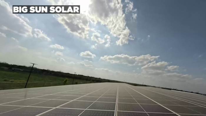 De plannen van San Antonio voor het grootste zonne-programma ter plaatse in Texas gaan vooruit