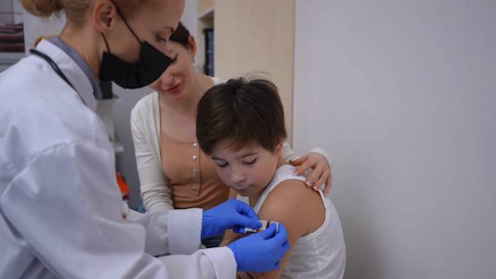 De uitbraak van mazelen groeit in het gebied met een hoge snelheid van vaccinvrijstellingen. Hoe verhoudt Bexar County zich?