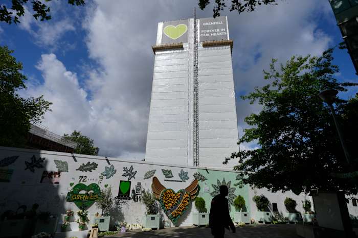De uitgebrande schaal van de Londense Grenfell-toren zal worden gesloopt, bijna 8 jaar na dodelijke brand