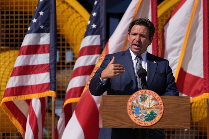 Desantis ondertekent ingrijpende immigratiewetten voor Florida als staten haasten zich om de agenda van Trump te vervullen