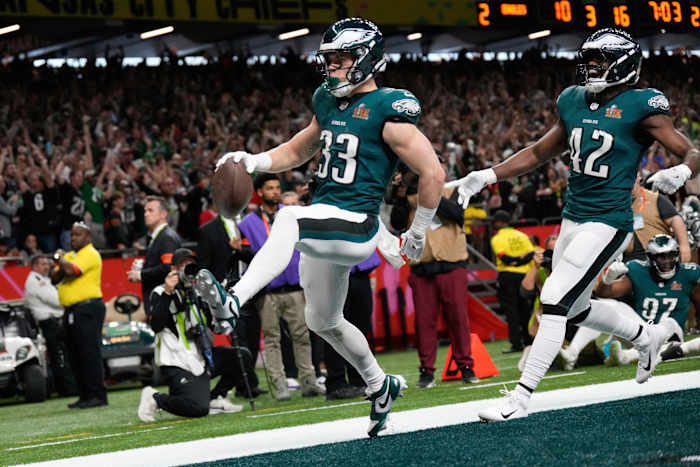 Eagles 'Cooper Dejean viert zijn 22e verjaardag met een Super Bowl eerst