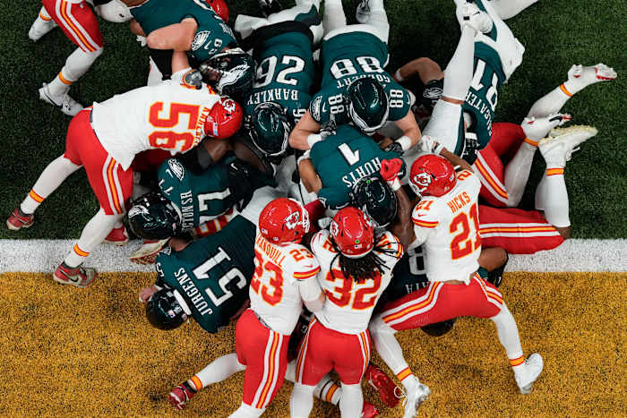 Eagles -coach Nick Sirianni duwt terug tegen het voorstel om de Tush Push te verbieden