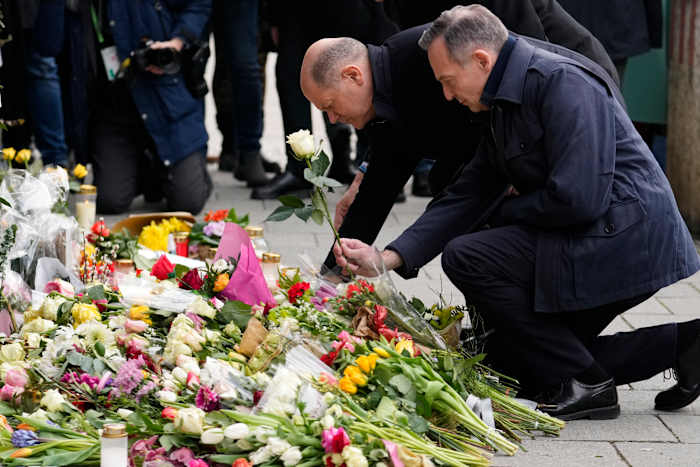 Een 2-jarig meisje en haar moeder zijn gestorven na de auto-rammende aanval in München