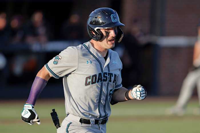 Een ex-Minor League-catcher werd ervan beschuldigd expres te proberen te verliezen. Hij zegt dat hij geen toonhoogtes heeft gekregen