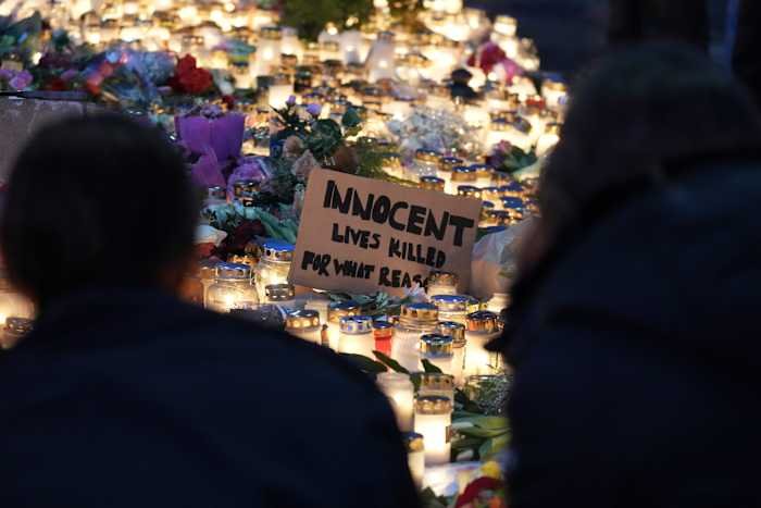 Een van de slachtoffers van de dodelijkste massale schietpartij van Zweden riep zijn verloofde om te zeggen dat hij van haar hield