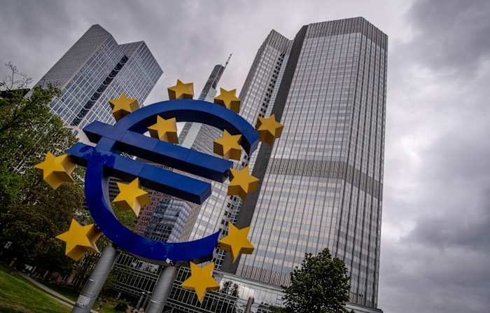 Europese centrale bank verlaagt het benchmarktarief met een kwartpercentage om de stagnerende economie te verhogen