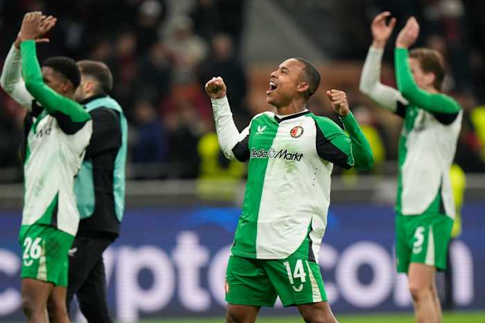 Feyenoord klopt AC Milan uit Champions League en Bayern -vooruitgang op het doel van Late Davies