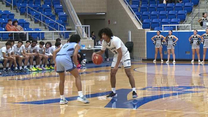 Grote gevechten in de omgeving van San Antonio in de laatste dag van het basketbal van de middelbare school, basketbal reguliere seizoen