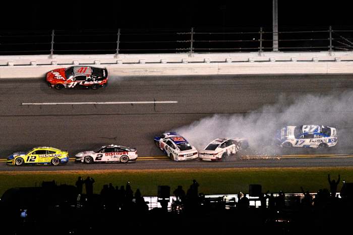 Hamlin verwachtte dat een late voorzichtigheid hem een ​​4e Daytona 500 -overwinning zou geven. NASCAR gooide nooit het geel