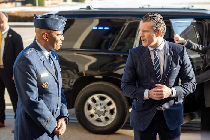 Hegseth verdedigt Trump's schieten van Pentagon -leiders en zegt dat er meer ontslag kan zijn