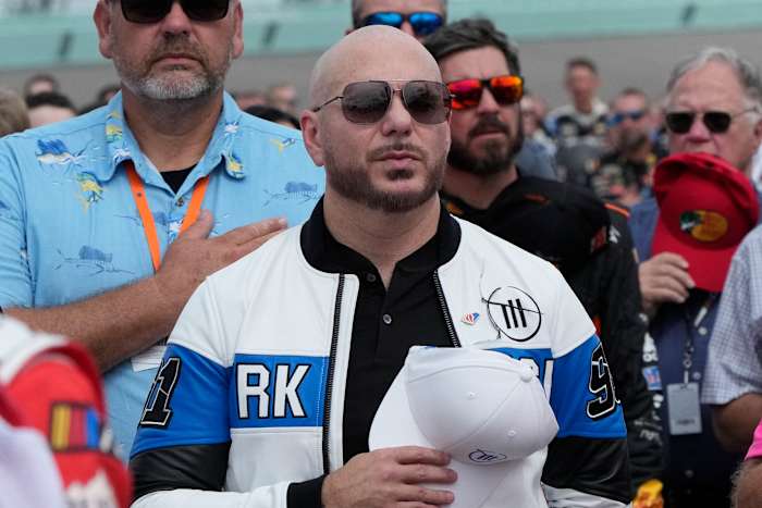 Het gaat naar beneden! Rapper Pitbull Severs Partnership met NASCAR Team Trackhouse Racing