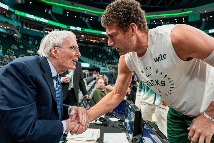Hubie Brown zegt 'het was een fantastische rit' terwijl hij zijn laatste NBA -wedstrijd uitzendt op 91 -jarige leeftijd