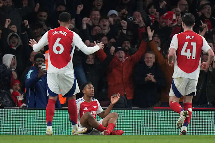 Humbled: Erling Haaland geleid door Gabriel en tiener Lewis-Skelly in Spiky Arsenal-City Game