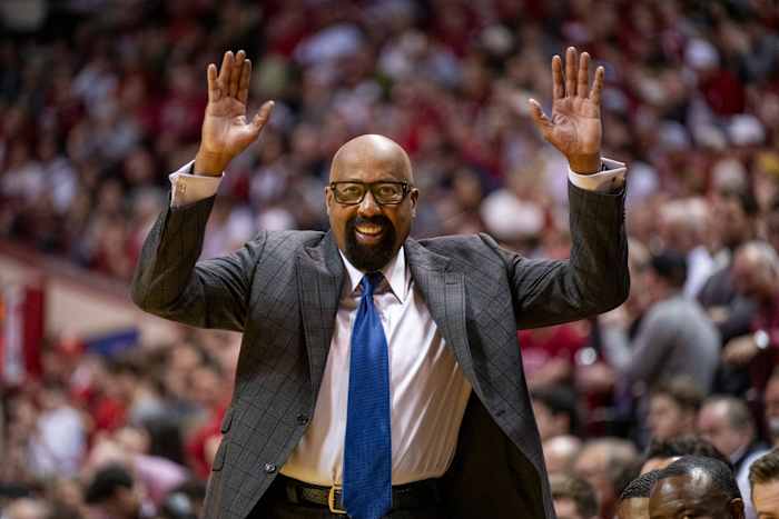 Indiana -coach Mike Woodson voegt een nieuwe wending toe aan een oud verhaal over de jubileum van Knight's Gooide stoel