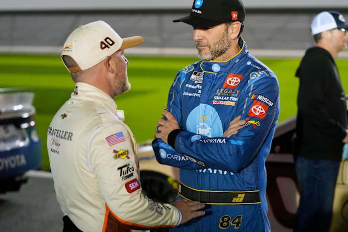 Jimmie Johnson schuwde in zijn eerste 2 jaar als eigenaar van het NASCAR -team. Kan hij Legacy een winnaar maken?