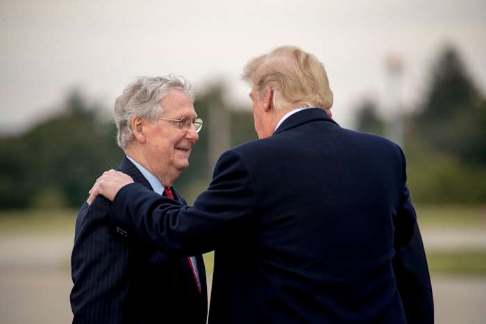 Kentucky Senaat Hoopvol Daniel Cameron prijst Trump, bekritiseert zijn mentor, Mitch McConnell