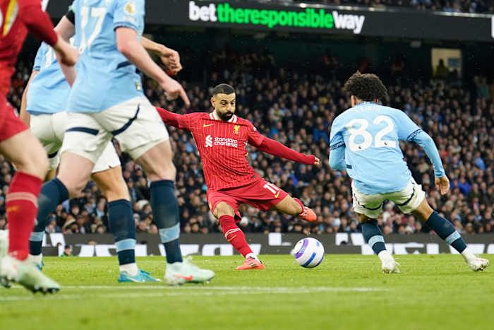 Liverpool marcheert naar Premier League -titel na een verklaring overwinning bij Man City