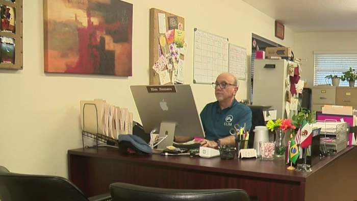 Lokale non -profit immigratiedienstenaanbieder waarschuwt voor oplichting die zich richt op migranten