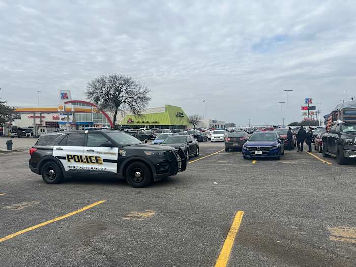 Man, 43, ernstig gewond bij het schieten van verdachte wegwoede, zegt SAPD