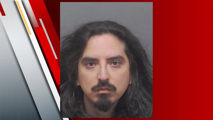 Man gearresteerd voor het stiekem registreren van werknemers in het veterinaire ziekenhuistoilet, zegt Affidavit