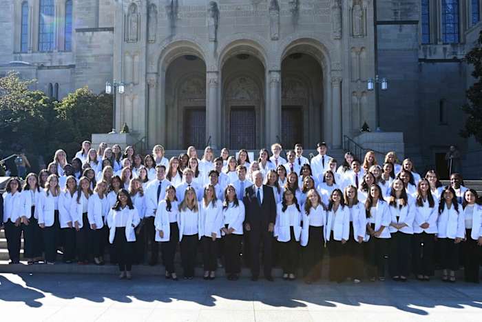 Mede-oprichter van Carlyle Group Bill Conway's $ 1 miljard plan om het tekort aan verpleegkundigen te beëindigen