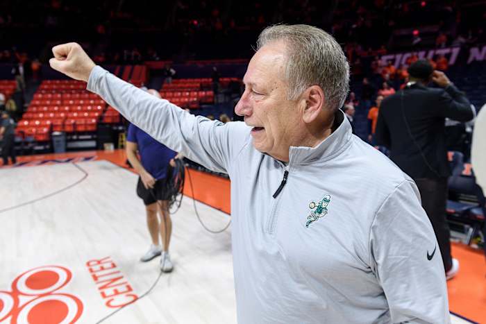 Michigan State Coach Tom Izzo passeert Bob Knight voor de meeste Big Ten Conference -overwinningen