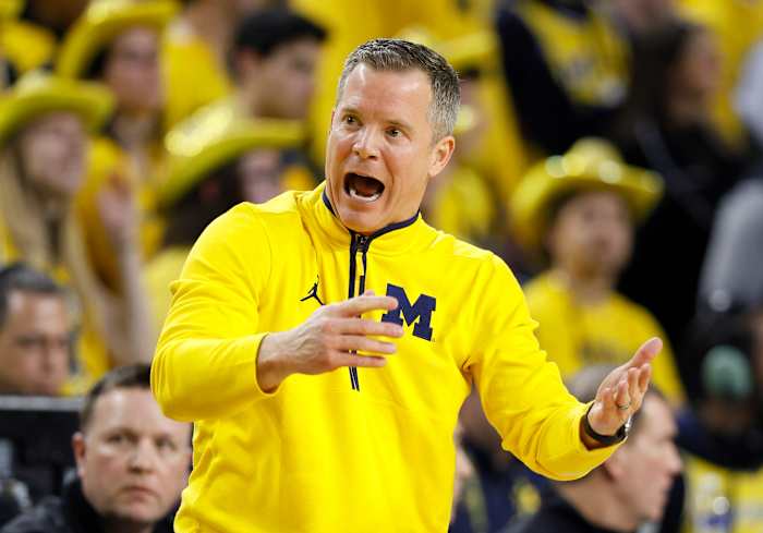 Michigan stemt ermee in om tijdens het succesvol debuutseizoen met coach Dusty May te zijn met coach Dusty May