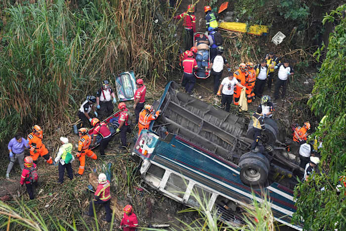 Minstens 55 zijn dood nadat een bus in Gorge in Guatemala is gestort