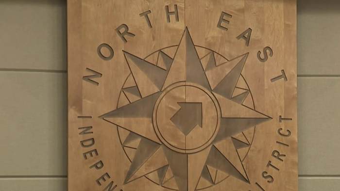 NEISD -ouders gefrustreerd met het besluit van schoolbestuur om drie campussen te sluiten