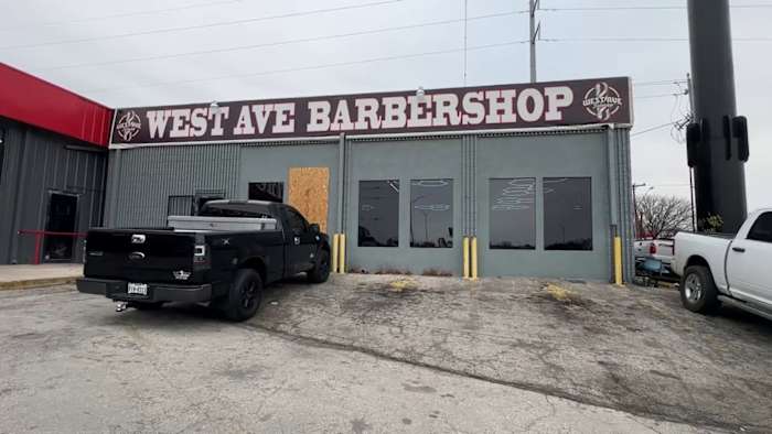 Northwest Side Barbershop Inbraak laat de eigenaar van $ 15.000 verlies