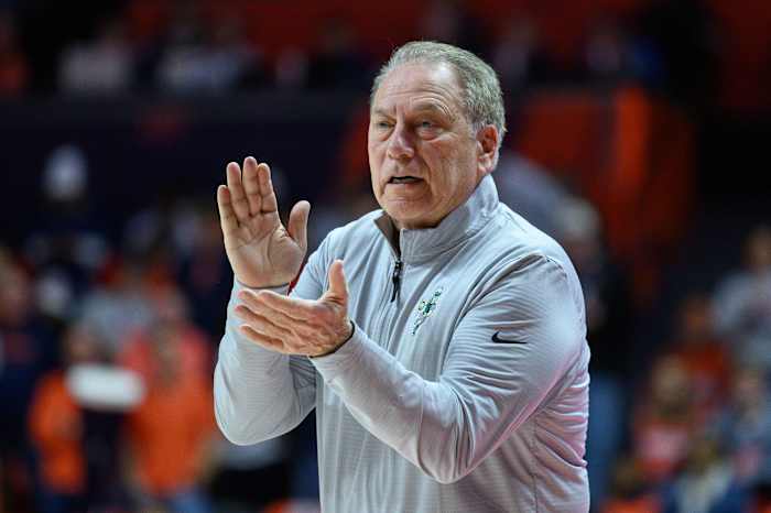 Nr. 11 Michigan State verslaat Illinois 79-65; Izzo passeert Knight in Big Ten Coaching -overwinningen