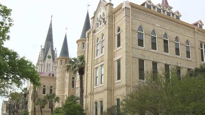 Onze -Lieve -Vrouw van de Lake University om bepaalde academische programma's te snijden, faculteits- en personeelsposities te elimineren