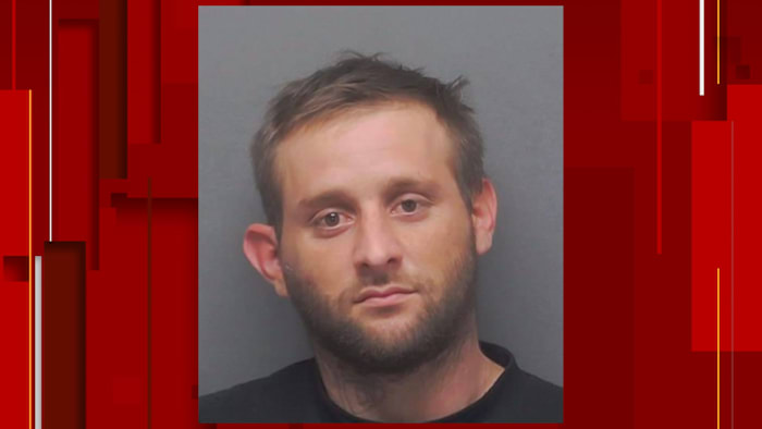 San Antonio Man gearresteerd na het rammen van politie -eenheden in gestolen SUV, zegt SAPD