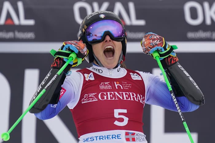Shiffrin eindigt buiten de top 30 in de eerste run van World Cup Giant Slalom gewonnen door Brignone