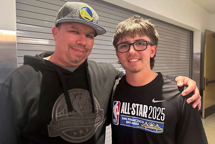 Student Jaren Barajas verslaat Damian Lillard in 3-punts schietwedstrijd, wint $ 100K