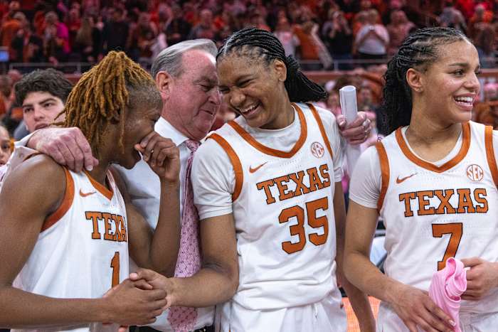 Texas is nummer 1 in Women's AP Top 25 voor het eerst in 21 jaar; NC State klimt in top 10