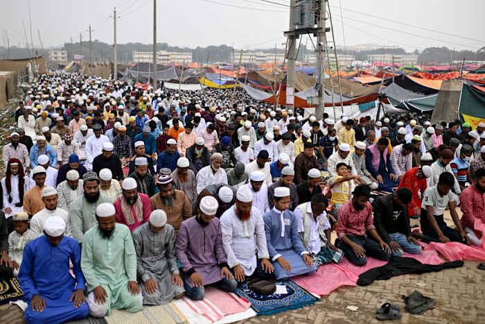 Tienduizenden moslims wonen het jaarlijkse Biswa Ijtema -evenement bij in Bangladesh